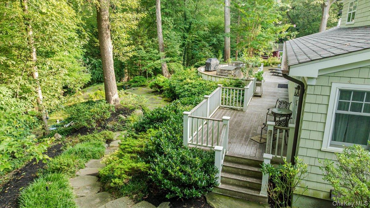 203 Sunset Road Syosset, NY 11791 - Photo 34 of 37