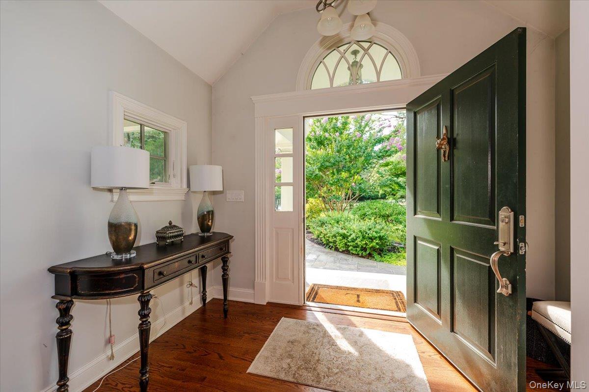 203 Sunset Road Syosset, NY 11791 - Photo 7 of 37