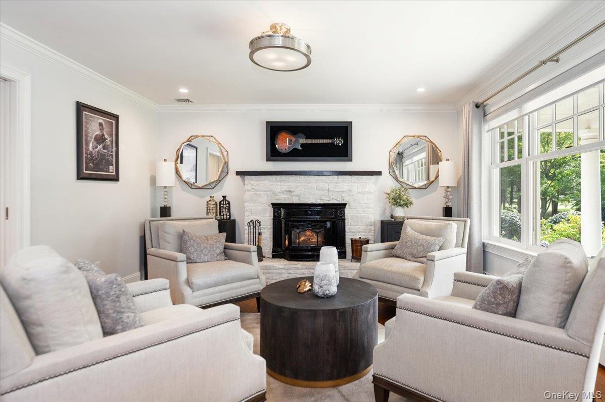 203 Sunset Road Syosset, NY 11791 - Photo 8 of 37