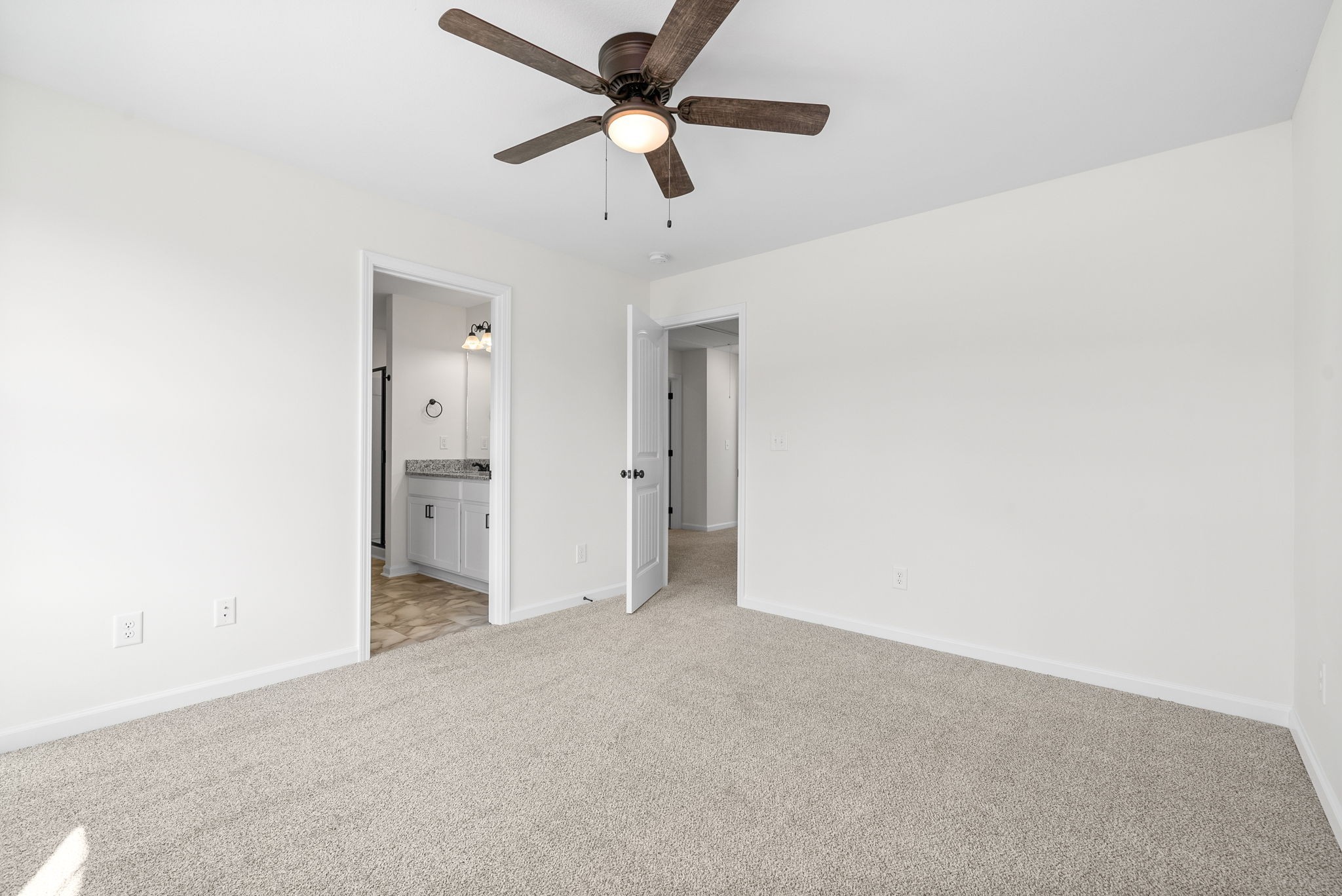 148 Quarry Rdg Road Clarksville, TN 37043 - Photo 22 of 37 a view of a big room with a ceiling fan