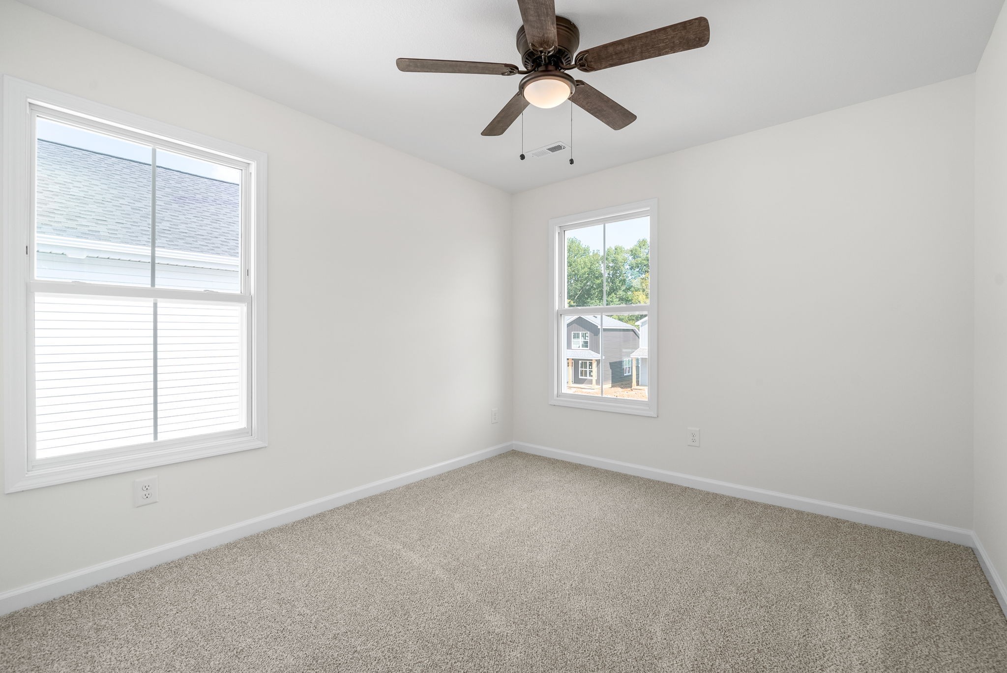 148 Quarry Rdg Road Clarksville, TN 37043 - Photo 26 of 37 an empty room with a window and a fan