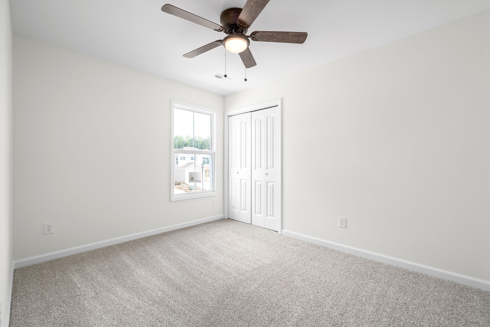 148 Quarry Rdg Road Clarksville, TN 37043 - Photo 28 of 37 an empty room with fan and windows