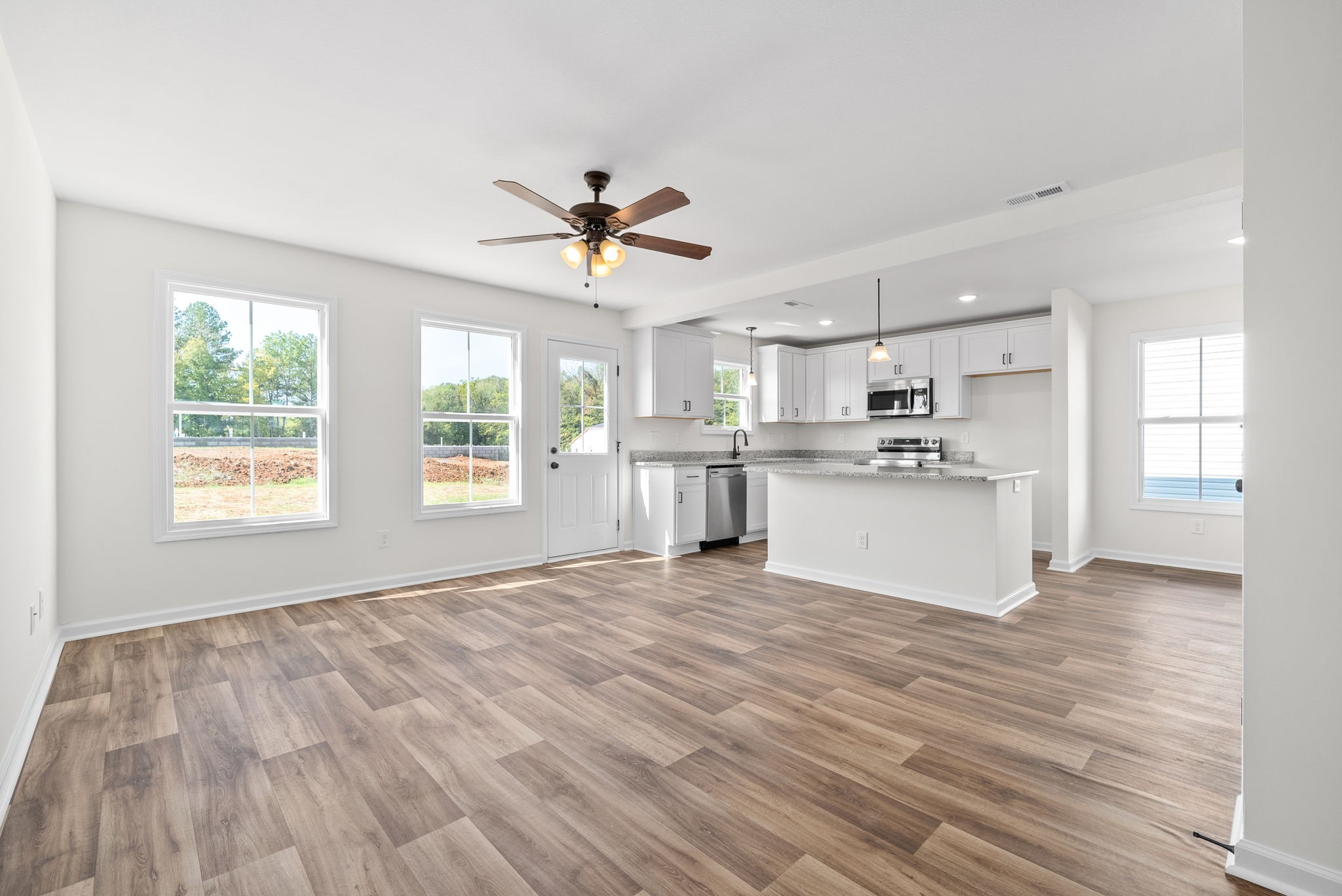 148 Quarry Rdg Road Clarksville, TN 37043 - Photo 7 of 37 a view of a kitchen with wooden floor and a kitchen