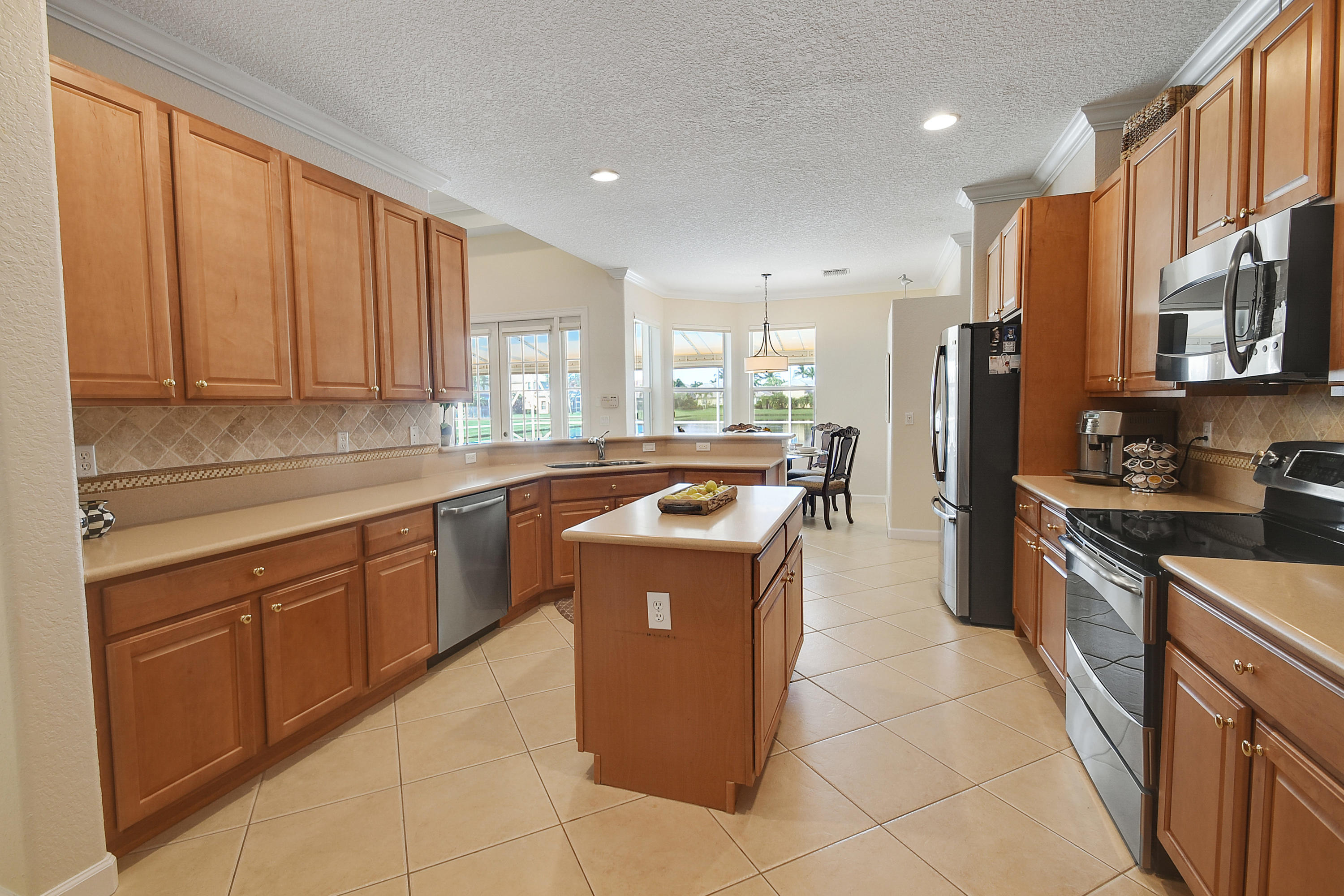 7209 Serrano Terrace Delray Beach, FL 33446 - Photo 3 of 46 Kitchen w island