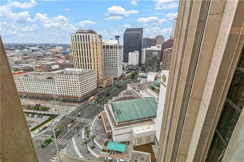 $1,300,000 | 2 Canal Street, Unit 2209, New Orleans, LA 70130