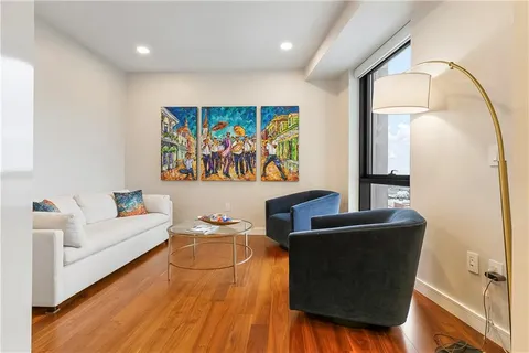 $1,300,000 | 2 Canal Street, Unit 2209, New Orleans, LA 70130