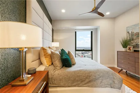 $1,300,000 | 2 Canal Street, Unit 2209, New Orleans, LA 70130
