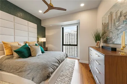 $1,300,000 | 2 Canal Street, Unit 2209, New Orleans, LA 70130