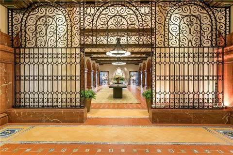 $1,300,000 | 2 Canal Street, Unit 2209, New Orleans, LA 70130