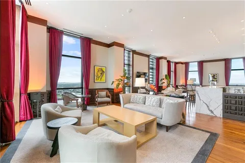 $1,300,000 | 2 Canal Street, Unit 2209, New Orleans, LA 70130