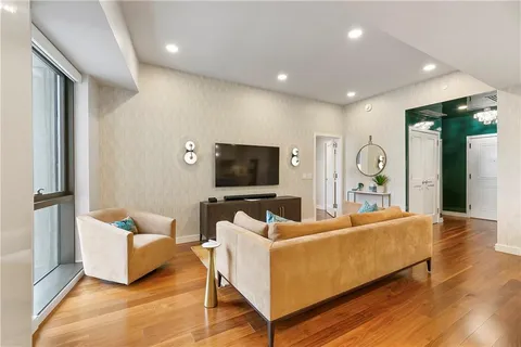 $1,300,000 | 2 Canal Street, Unit 2209, New Orleans, LA 70130