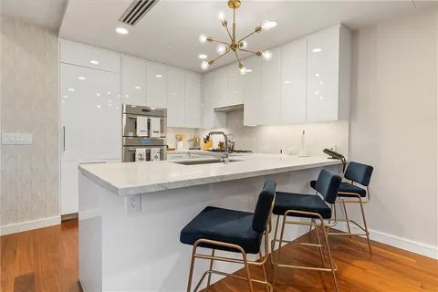 $1,300,000 | 2 Canal Street, Unit 2209, New Orleans, LA 70130