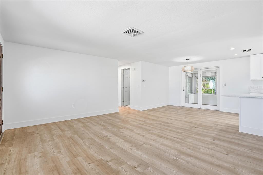 4860 Shell Stream Boulevard New Port Richey, FL 34652 - Photo 5 of 46