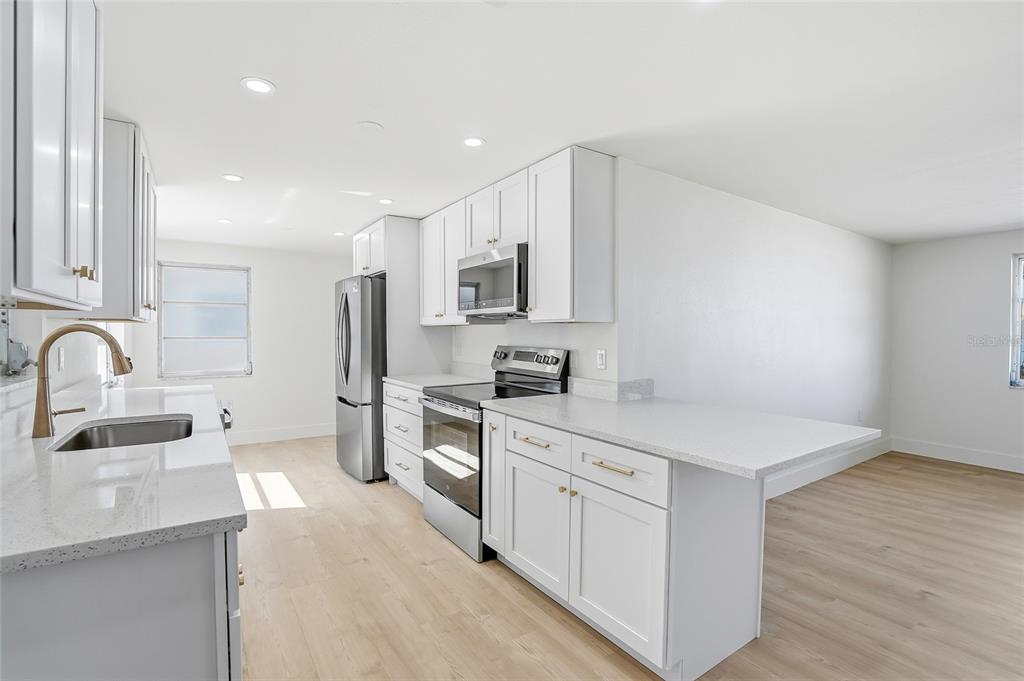 4860 Shell Stream Boulevard New Port Richey, FL 34652 - Photo 10 of 46