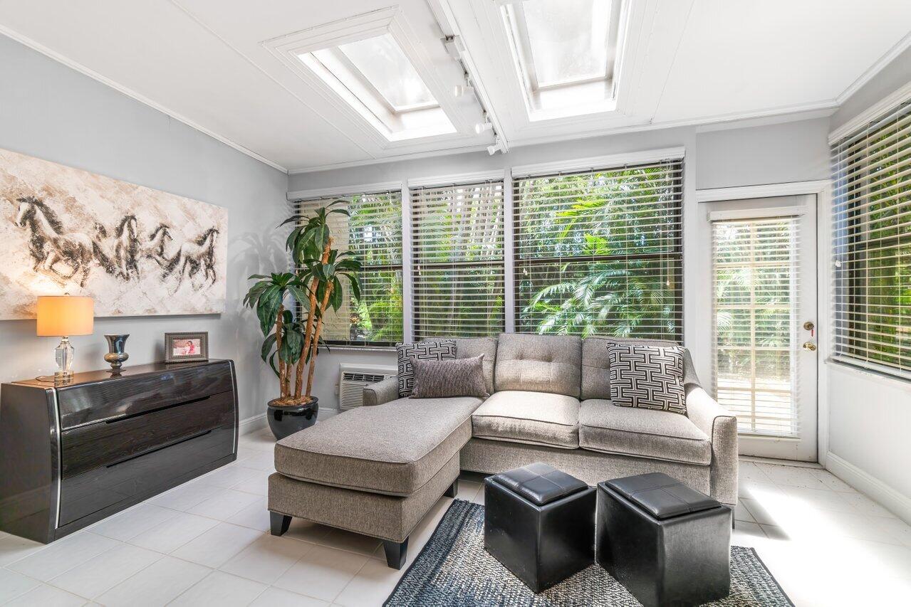 22635 Meridiana Drive Boca Raton, FL 33433 - Photo 18 of 38 Sitting Room