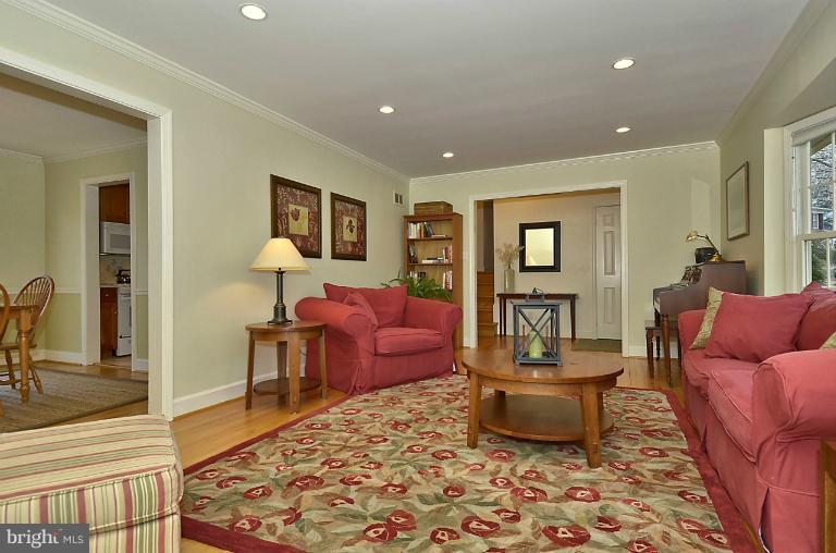5606 Knollwood Road Bethesda, MD 20816 - Photo 13 of 29 Living Room