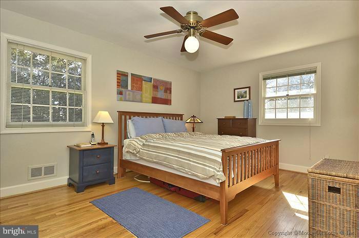 5606 Knollwood Road Bethesda, MD 20816 - Photo 17 of 29 Bedroom (Master)
