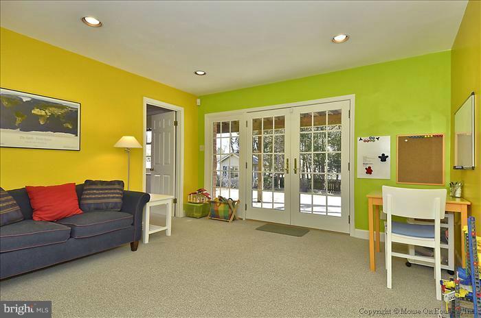 5606 Knollwood Road Bethesda, MD 20816 - Photo 18 of 29 Interior (General)