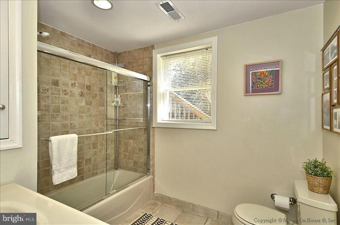 5606 Knollwood Road Bethesda, MD 20816 - Photo 26 of 29 Bath