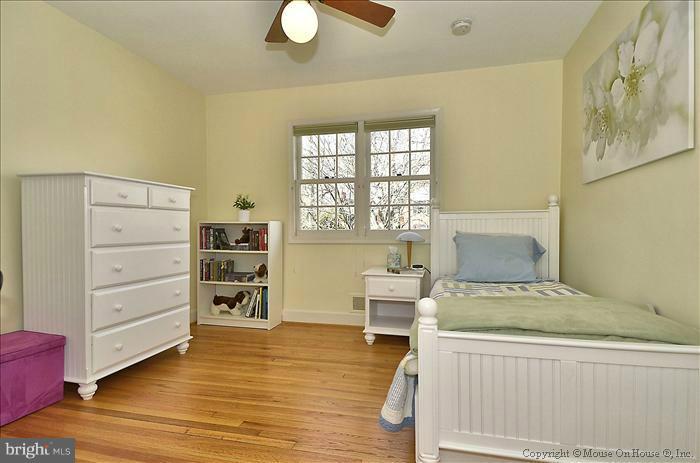 5606 Knollwood Road Bethesda, MD 20816 - Photo 5 of 29 Bedroom