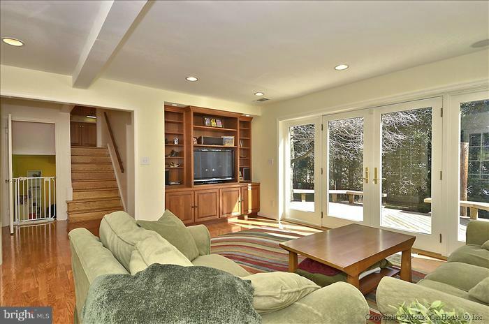 5606 Knollwood Road Bethesda, MD 20816 - Photo 8 of 29 Family Room