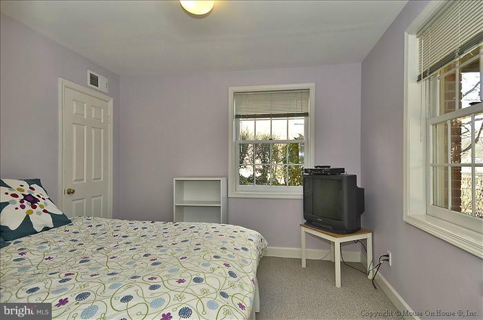 5606 Knollwood Road Bethesda, MD 20816 - Photo 10 of 29 Bedroom