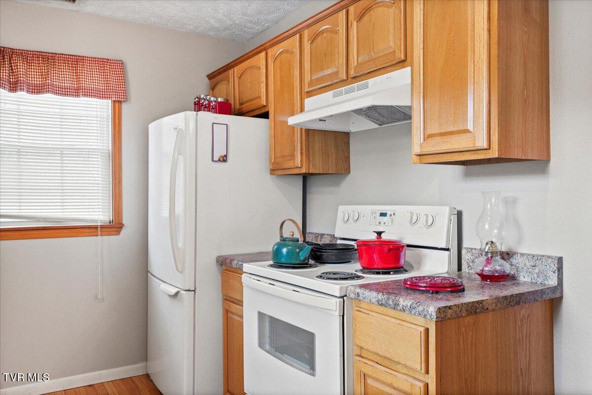 1301 Slimp Branch Road Mountain City, TN 37683 - Photo 18 of 35 23-128A7182