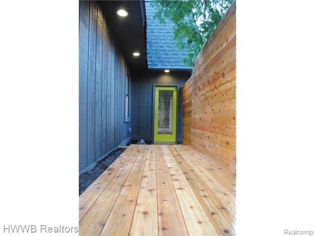 4141 Mapleleaf Road Waterford, MI 48328 - Photo 2 of 25 GetMedia (6).jpg