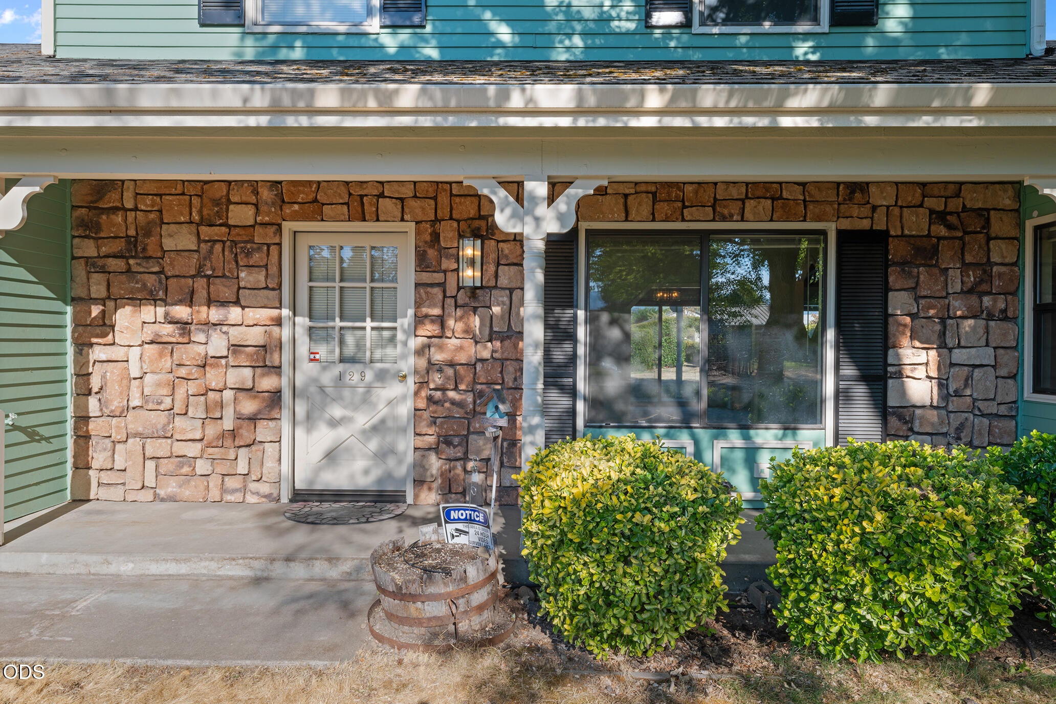 129 Mace Road Medford, OR 97501 - Photo 3 of 26 Gallery Image 3
