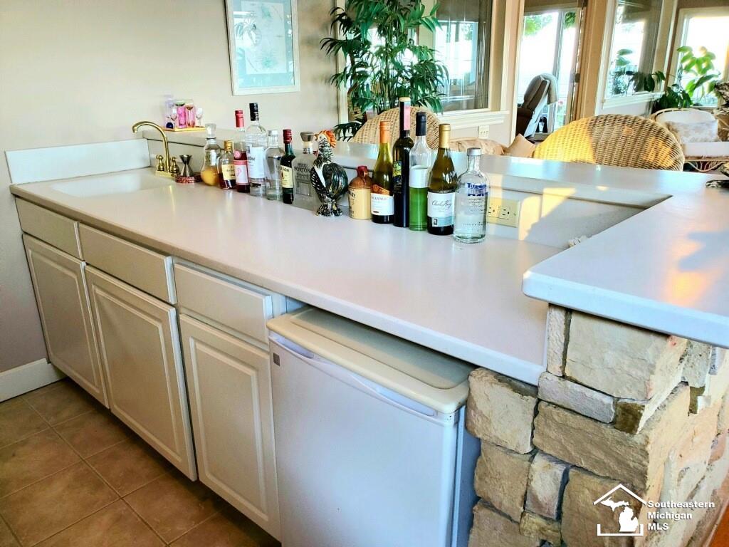 4555 Allen Cove Road Luna Pier, MI 48157 - Photo 42 of 77 Full Service Bar