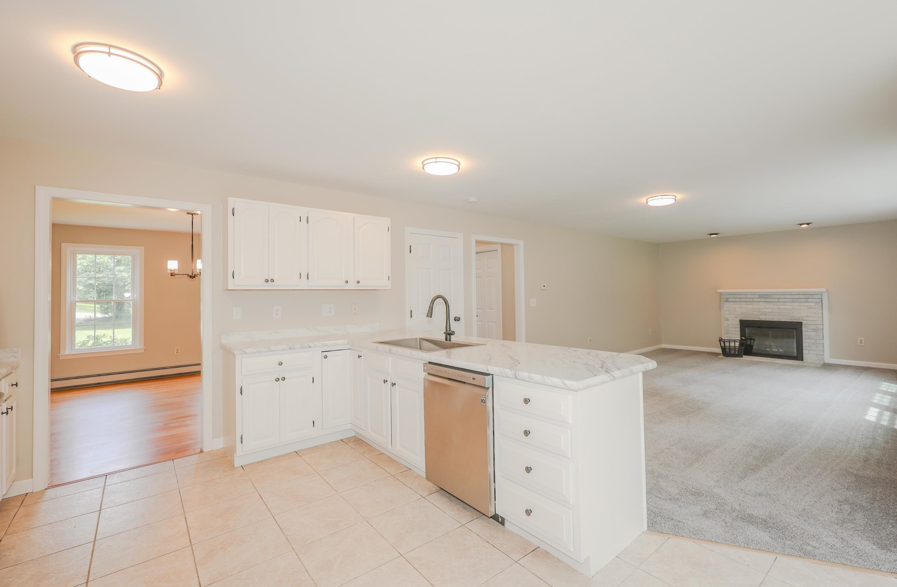 10 Perry Road Bedford, NH 03110 - Photo 5 of 40