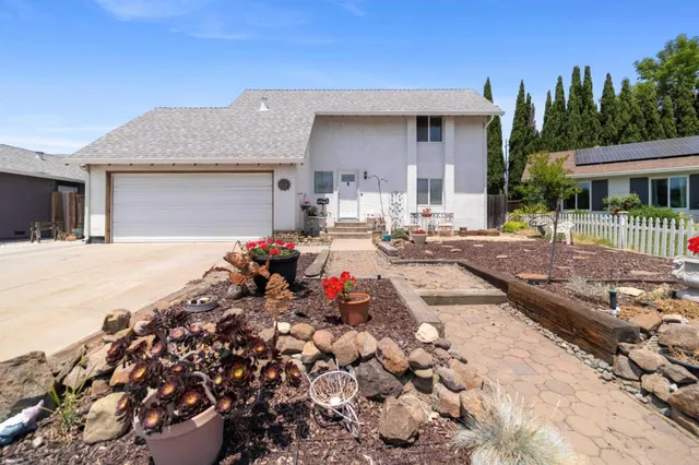a view of a backyard of the house