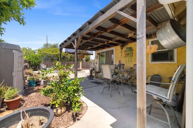 a view of outdoor space