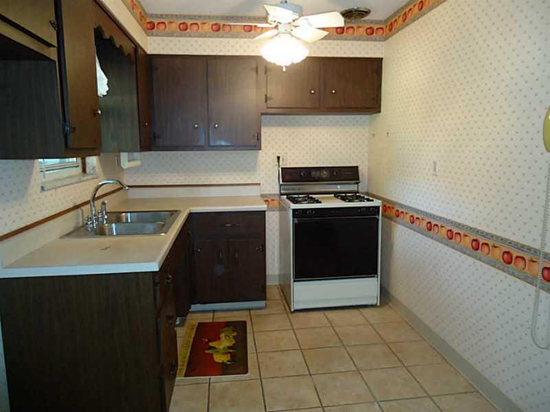 868 Chapel Road Aliquippa, PA 15001 - Photo 8 of 19 Kitchen.