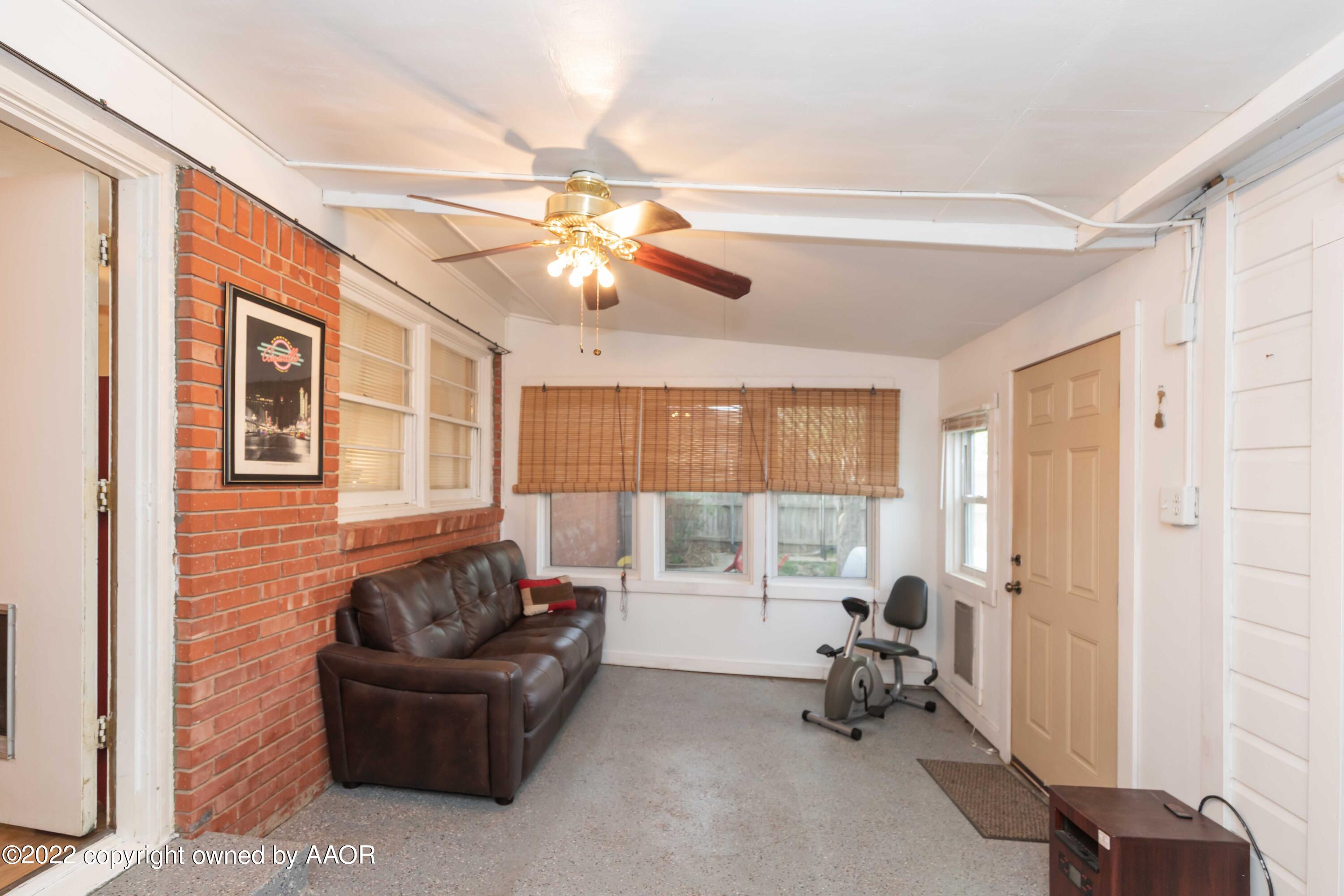 3500 Lynette Drive Amarillo, TX 79109 - Photo 16 of 40 SUNROOM VIEW 2
