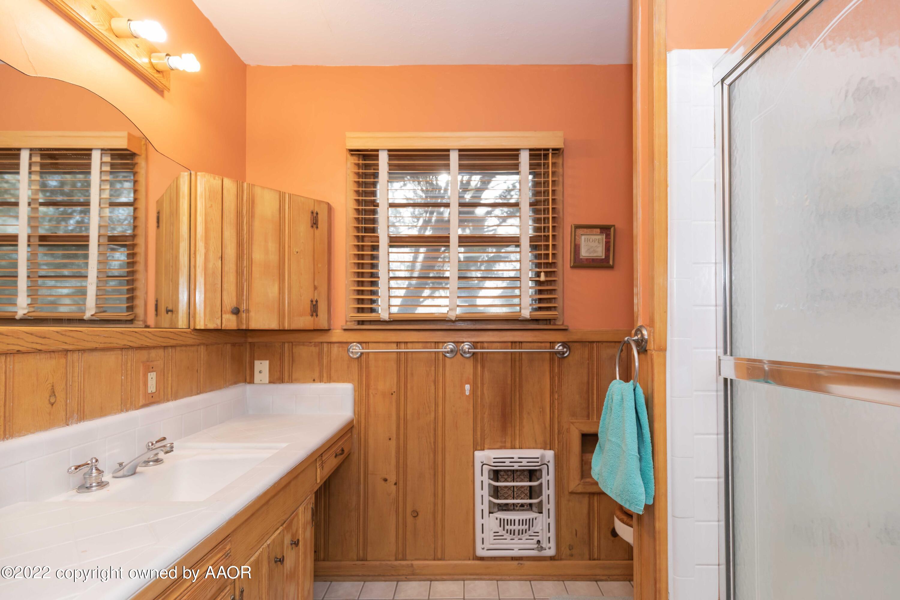 3500 Lynette Drive Amarillo, TX 79109 - Photo 21 of 40 BATHROOM VIEW 1