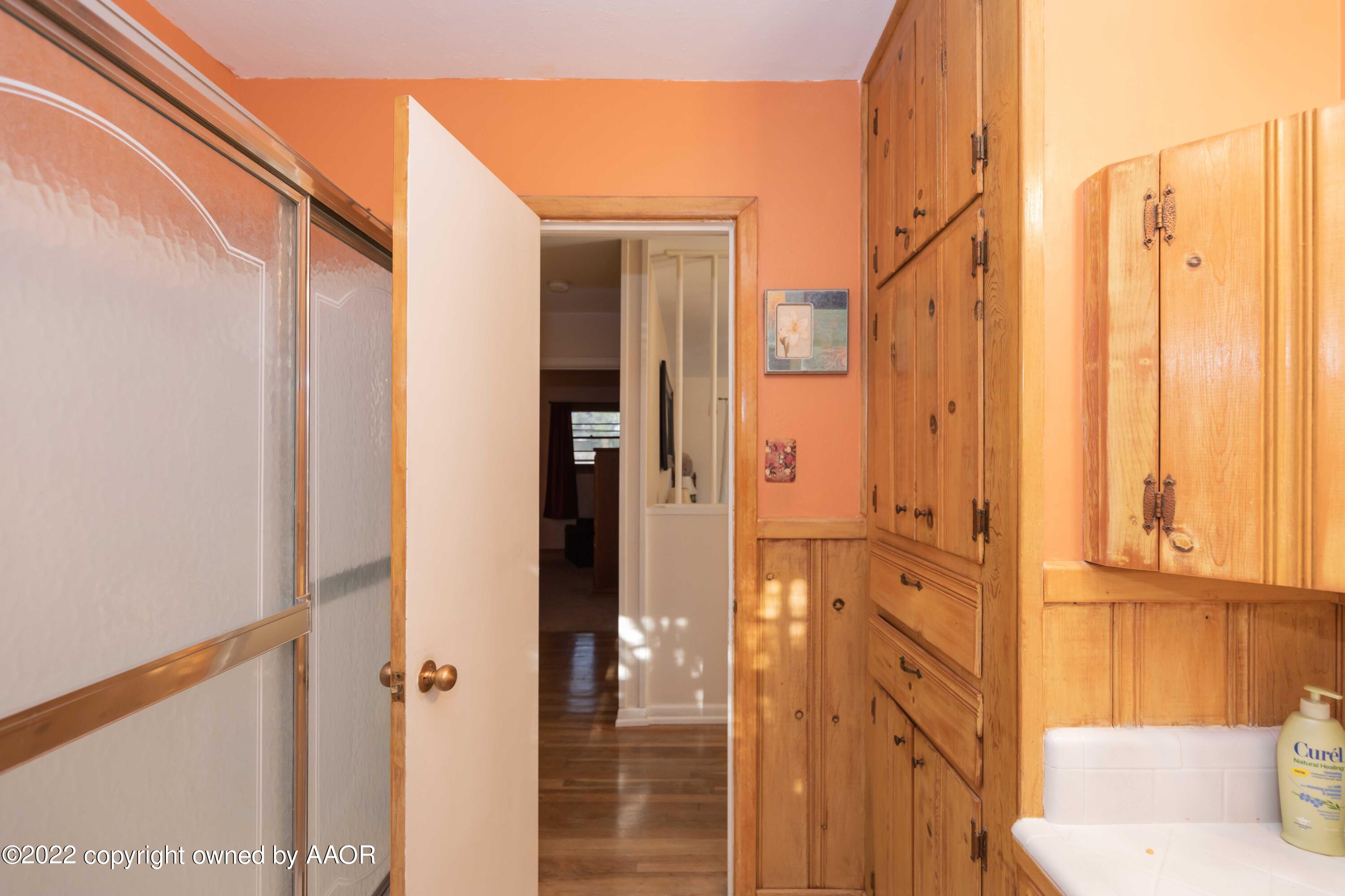 3500 Lynette Drive Amarillo, TX 79109 - Photo 22 of 40 BATHROOM VIEW 2