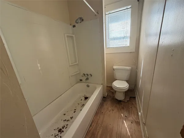a bathroom with a bathtub and toilet
