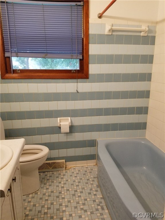 531 Cedar Level Road Hopewell, VA 23860 - Photo 6 of 7 a bathroom with a toilet a sink and bathtub