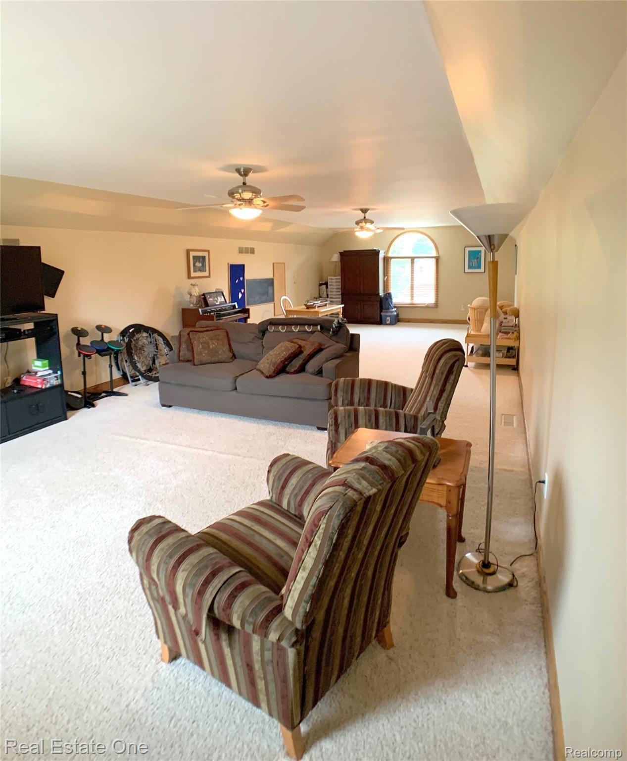 2739 Norton Lawn Street Rochester, MI 48307 - Photo 37 of 47 32.jpg