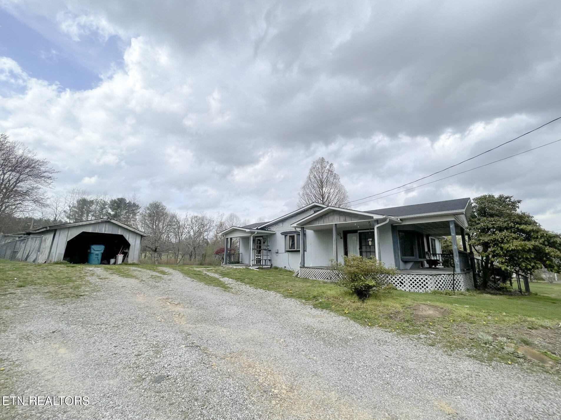 986 Old Mail Road Crossville, TN 38555 - Photo 4 of 29 Gallery Image 4