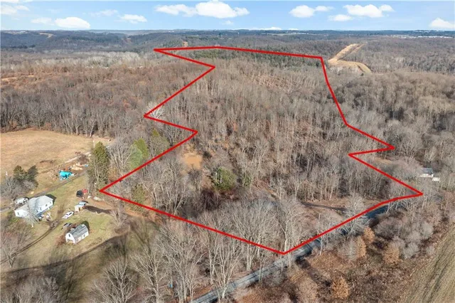 $425,000 | 235 Murdocksville Road, Clinton, PA 15026