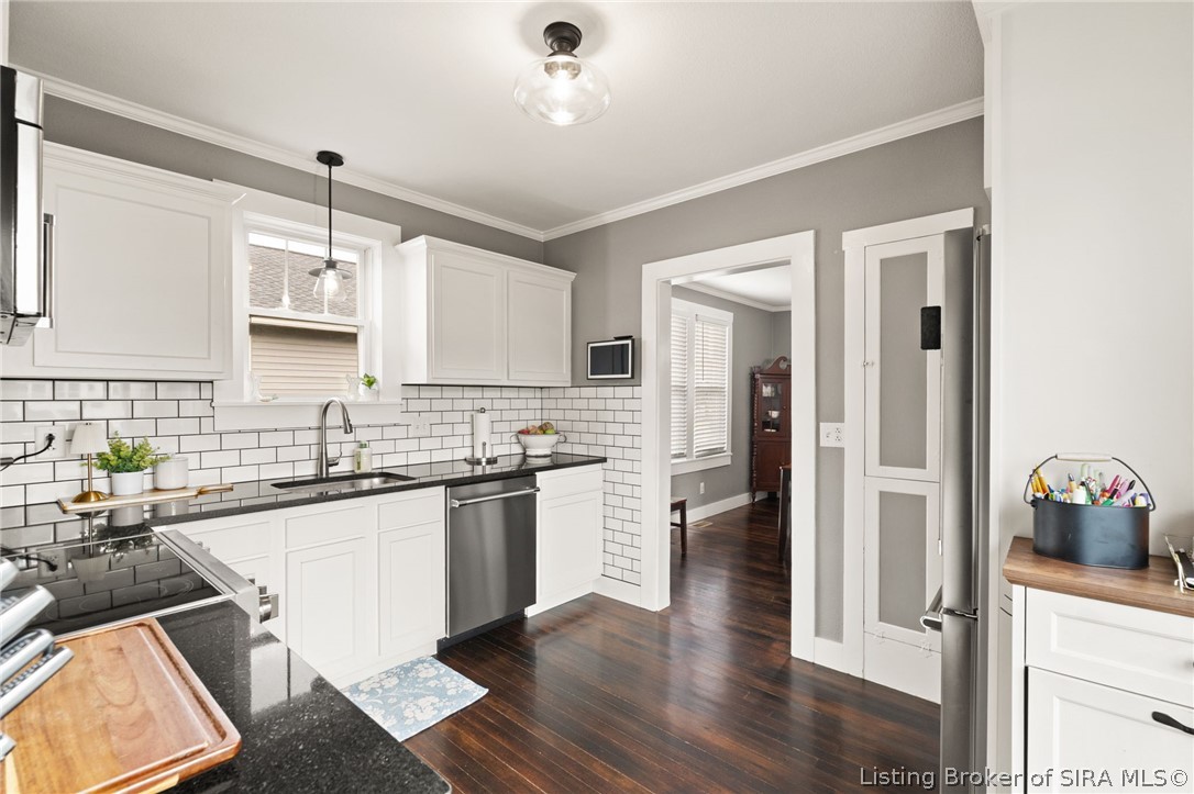 202 Elliott Avenue Corydon, IN 47112 - Photo 4 of 39 Updated kitchen!