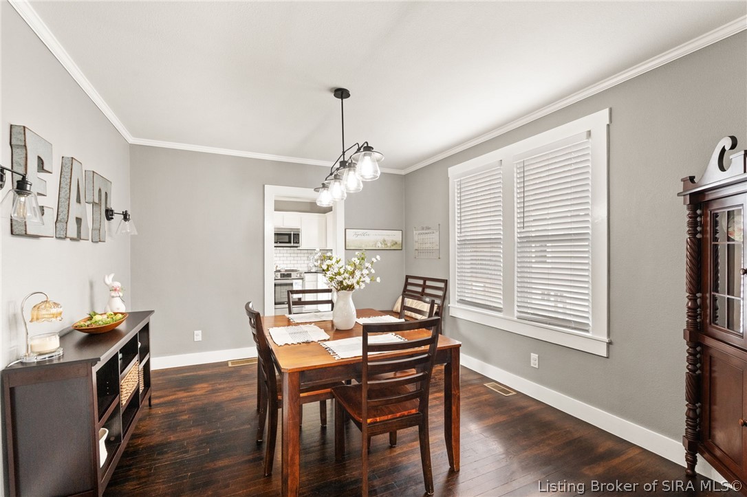 202 Elliott Avenue Corydon, IN 47112 - Photo 7 of 39 Dining room