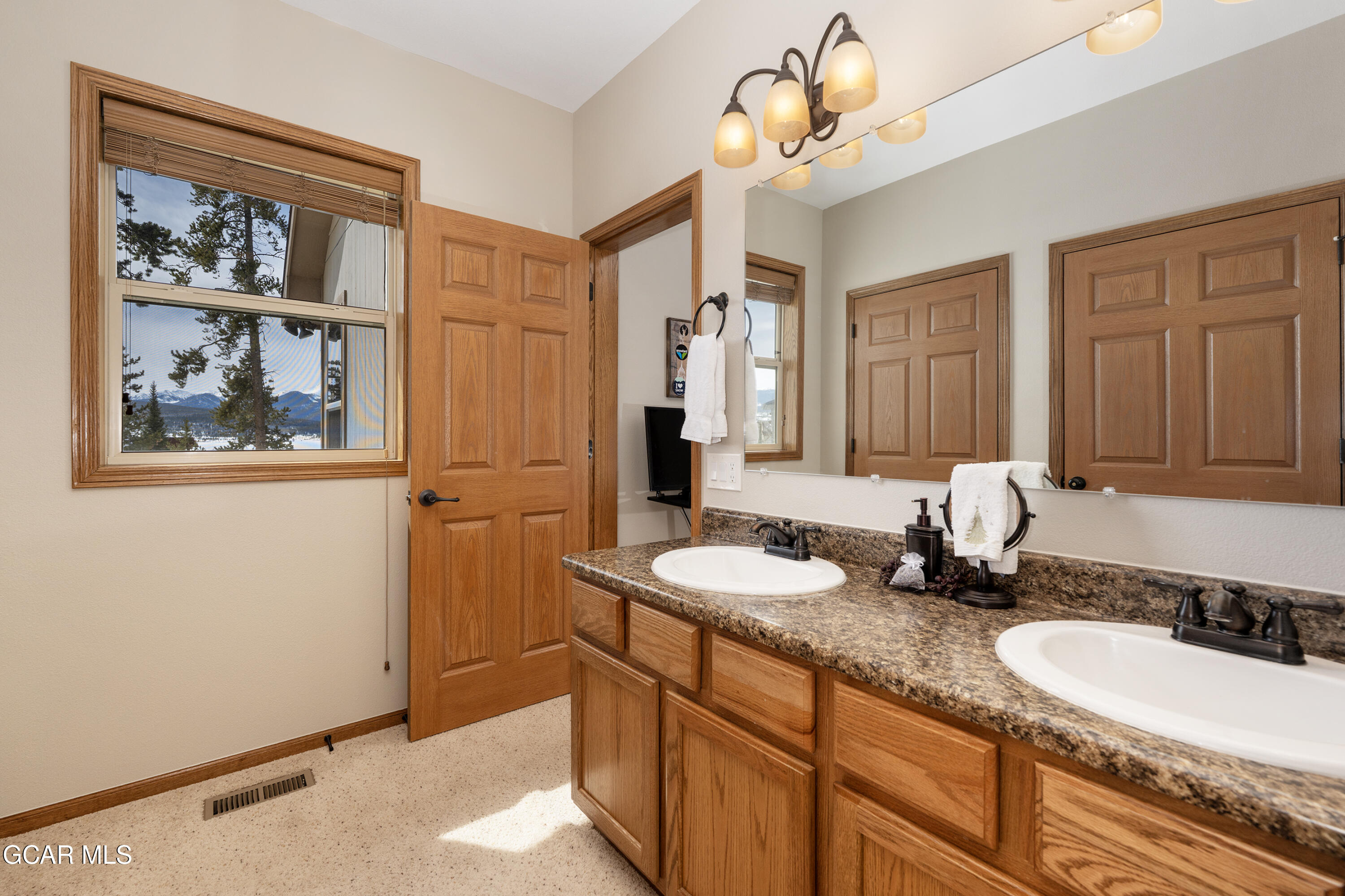 840 Ferret Lane Fraser, CO 80442 - Photo 13 of 33 a bathroom with 2 sink and a mirror