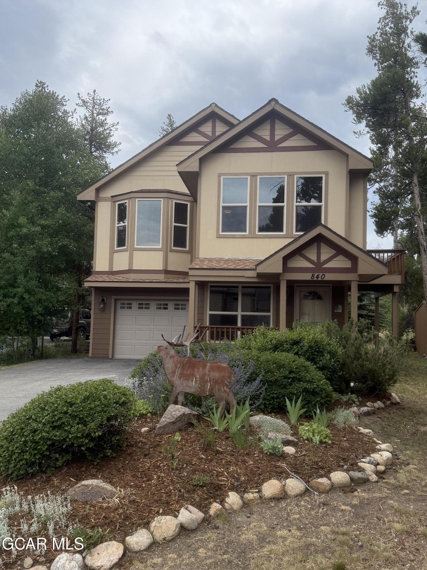 840 Ferret Lane Fraser, CO 80442 - Photo 6 of 33 a front view of a house with yard and green space