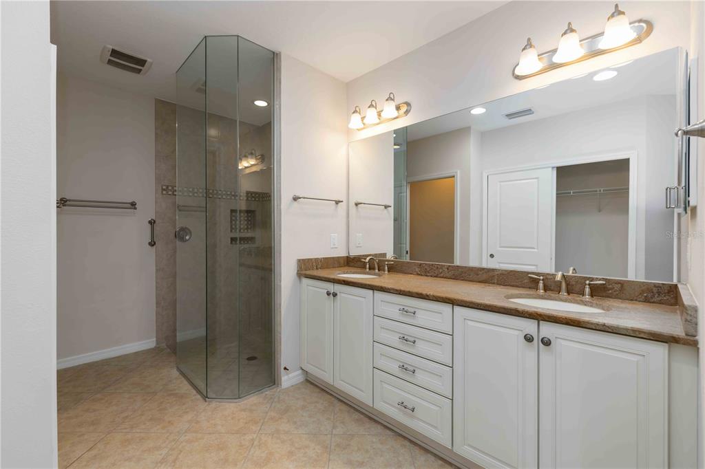 1264 Riverscape Street, Unit B Bradenton, FL 34208 - Photo 18 of 35