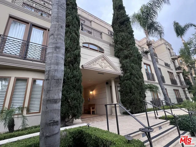$5,500 | 137 South Spalding Drive, Unit 402, Beverly Hills, CA 90212