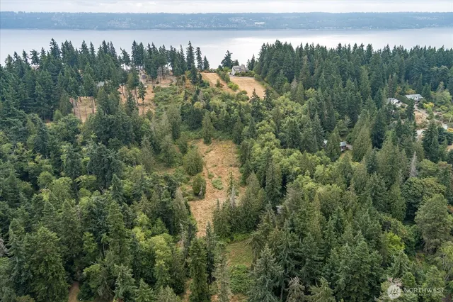 $395,000 | 8175 Mossy Rock Road, Clinton, WA 98236