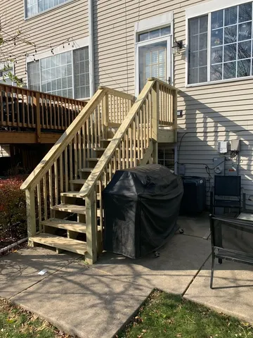 $344,900 | 5552 Elizabeth Place, Rolling Meadows, IL 60008